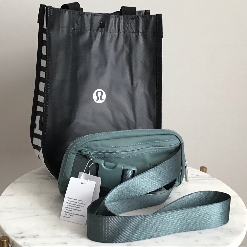 Lululemon Everywhere Belt Bag New With Tag - Picture 3 of 12